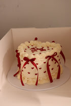 Vintage heart and bow cake