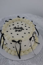 Vintage heart and bow cake